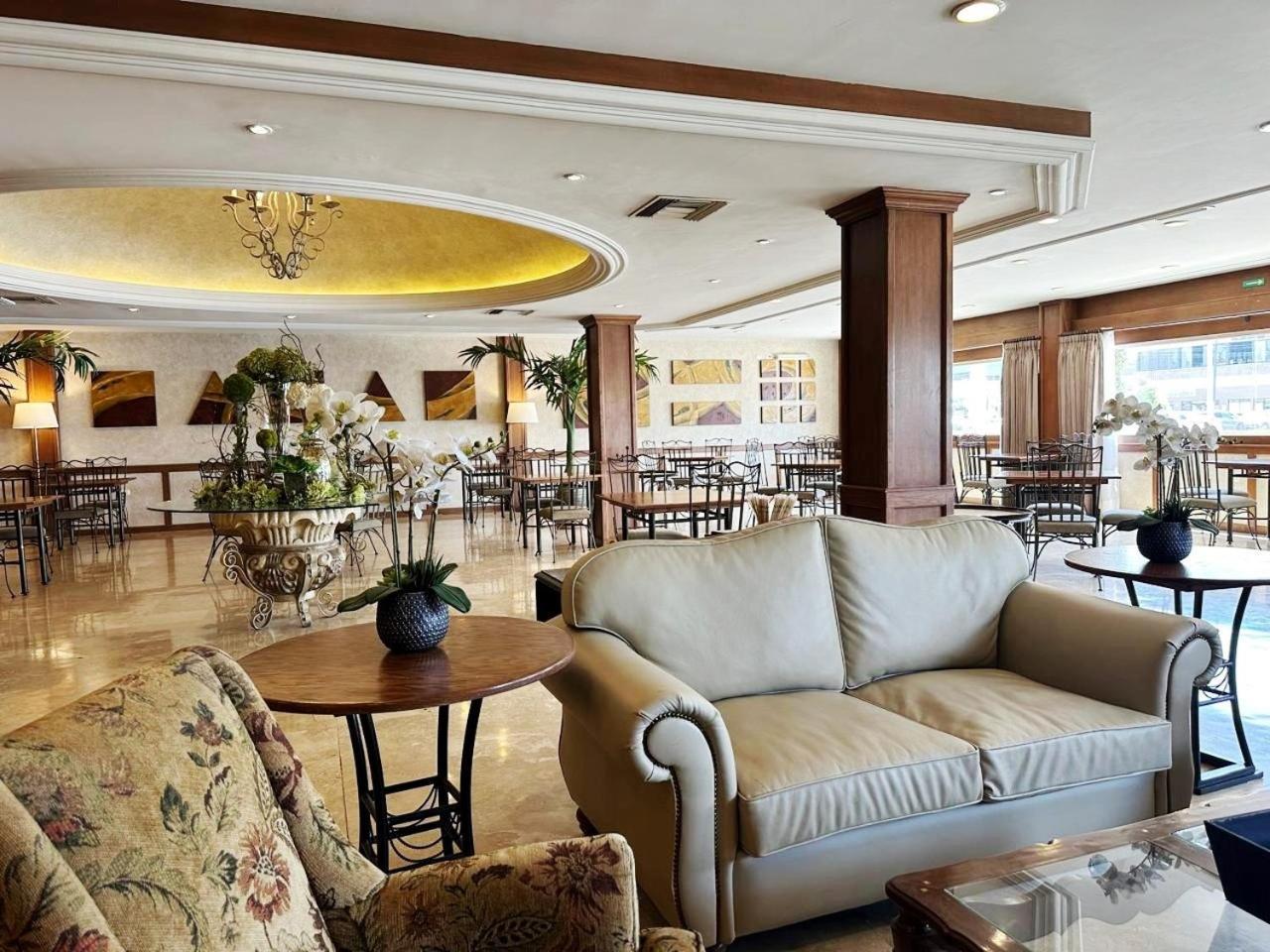 Fresno Galerias Hotel Torreón Exterior foto